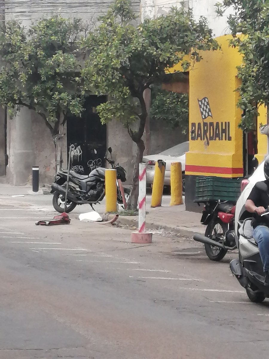 armas_load's tweet photo. En la esquina de Frias y Angulo, Taller que revisa carros en la calle, se aparta la calle tomado un objeto de la obras de Enrique dias de Leon
@GdlMovilidad
@PoliciaGDL @ElTocinoDelDia @GuadalajaraGob https://t.co/90EgkOKXlM