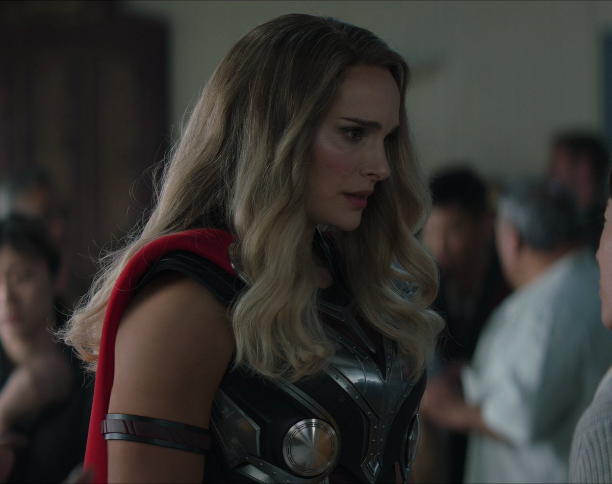 RT @mcucomfort: natalie portman as the mighty thor https://t.co/MguC0UHIvI