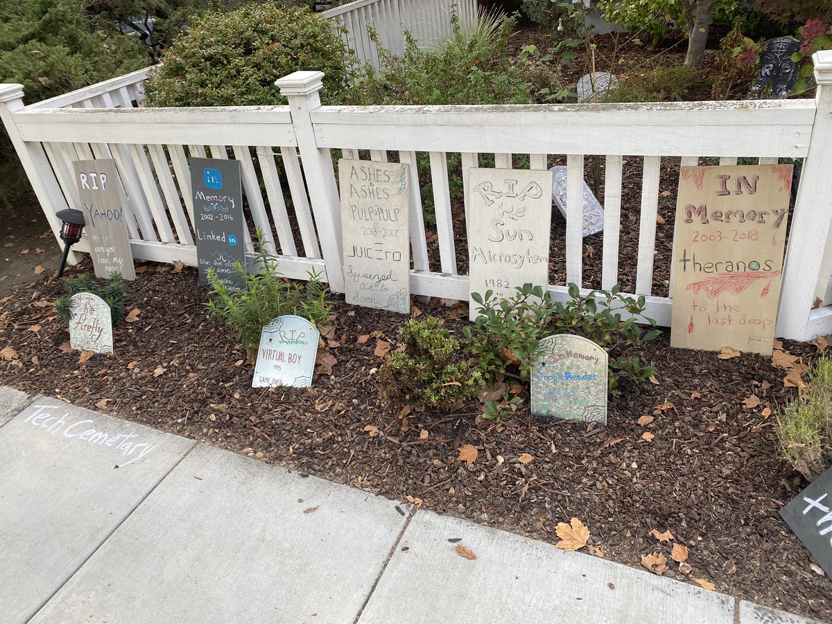 Bzzz_coding's tweet image. Walked past a Tech Cemetery today—