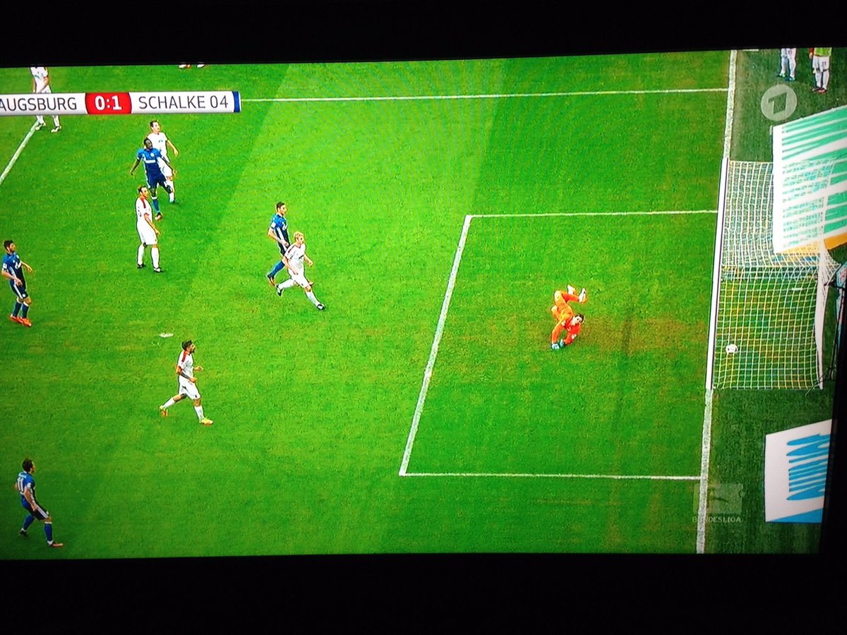 MHammershj's tweet photo. @axelmoeen Hvorfor f….. sætter @TV3sportdk ikke et ubemandet kamera op, der flugter med mållinjen, som man altid gør i Tyskland?
I 99 % af tilfældene kunne tvivlstilfælde afgøres.
Og det til en brøkdel af prisen for goalline-technology. #vifAaB #sldk #pokalen https://t.co/MnqcMB2tz4