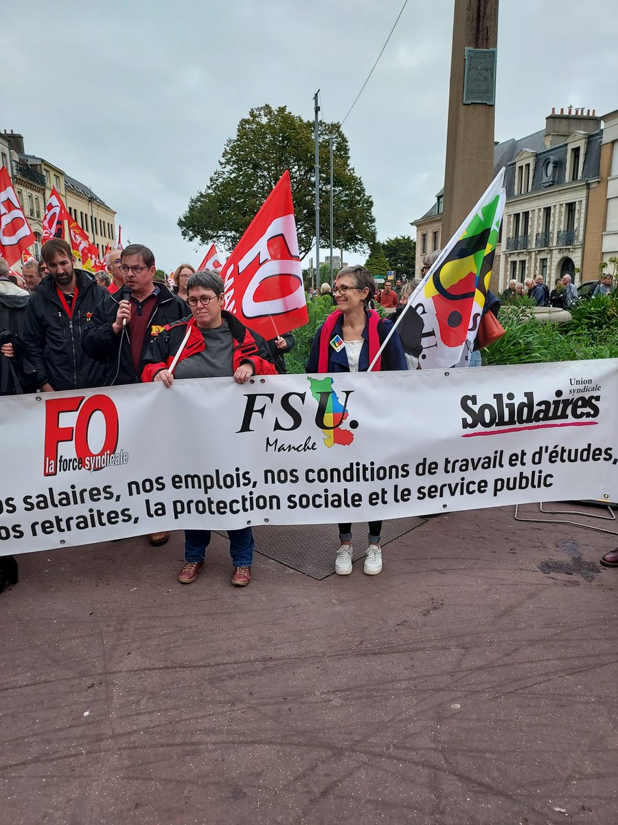 Snes50's tweet photo. #Greve18Octobre Nombreux à Cherbourg pour augmenter les salaires,  défendre les lycées professionnels et le droit de grève. https://t.co/Zis8BU1hEC