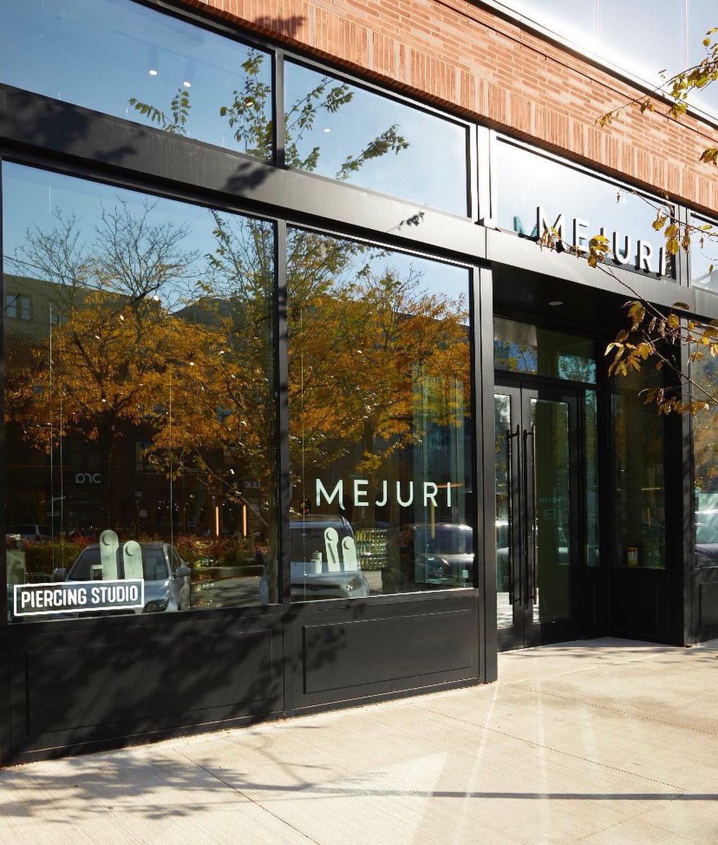 L3CapitalLLC's tweet photo. Introducing, @Mejuri!  Their first Chicago store is now open at 940 W Randolph in Fulton Market.  Come visit and explore – there is something for everyone! #Chicago #FultonMarket #L3Capital #PrimeUrbanRetail #Mejuri #932WRandolph https://t.co/NC6gMSn57k