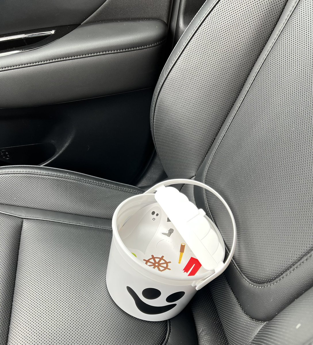 SetToStunn's tweet photo. Got the goods #boobucket #McDonalds #90skid https://t.co/2vr5DK8ysV