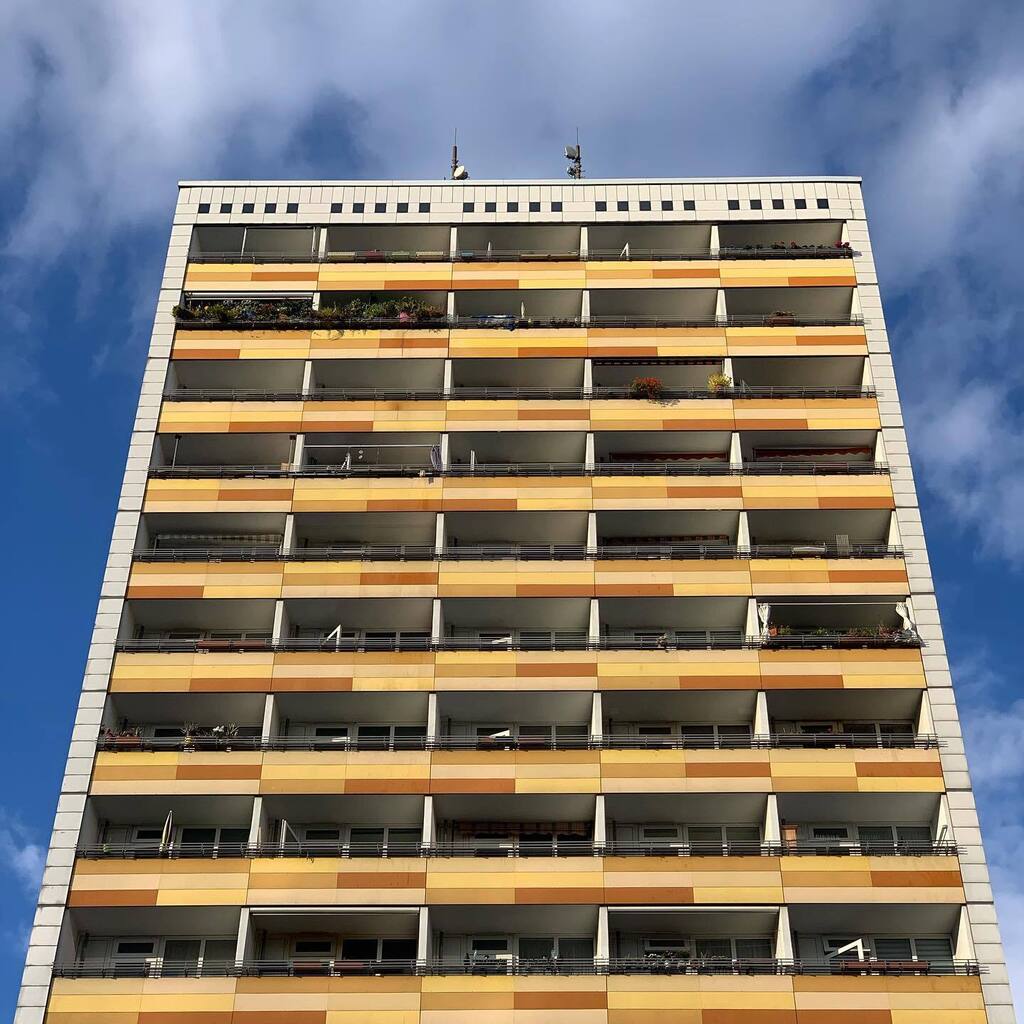 architekturb's tweet photo. Andreasstraße.
.
.
#friedrichshain #hochhaus #himmelüberberlin #socialbuilding #sozialbau #orangeblue #concretearchitecture #concretejungle #architexture #archilovers #architecture #berlinigers #ig_berlin #igersberlin #igersberlinofficial #streetphotogra… https://t.co/bJSN3qbWja https://t.co/8Qk7cC4AY4