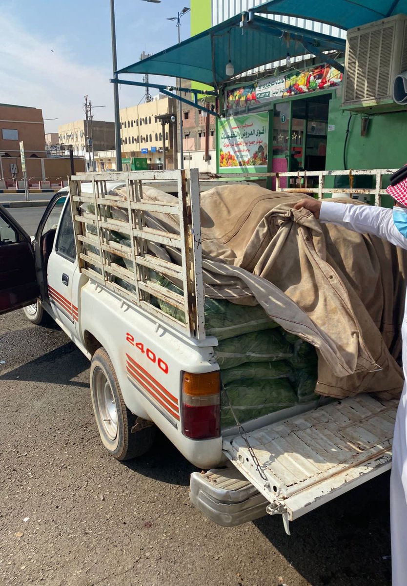 amanataljouf's tweet photo. ضمن الجهود المتواصلة لضمان سلامة المواطن والمقيم..

رصدت #أمانة_منطقة_الجوف ممثلة في مختبر سلامة الأغذية التابع للأمانة 94 كيس ورقيات تحتوي نسبة من المبيدات الحشرية، وتم إتلافها قبل دخولها السوق.. https://t.co/XFfuZufXkG