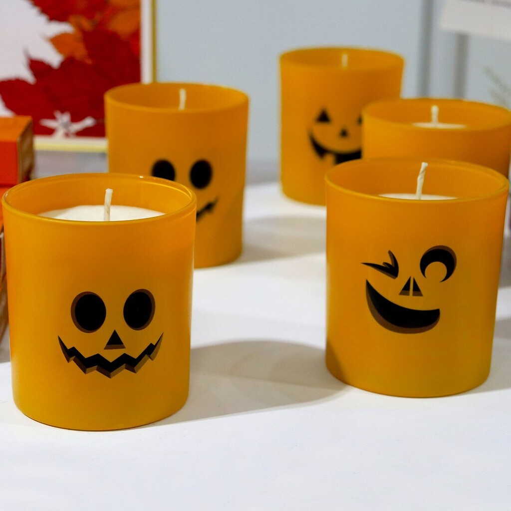 The most iconic #holiday pie🥧 turned candle! <a href="/olivespa_az/">O L I V E S P A</a>'s  #PumpkinPie Soy Wax #Candle🕯 is back and with a new look! These candles highlight the #spices of #clove and #cinnamon that fill the air in the #fall🍁 season! Plus they have #adorable little… instagr.am/p/Cj3YOHXhBkg/