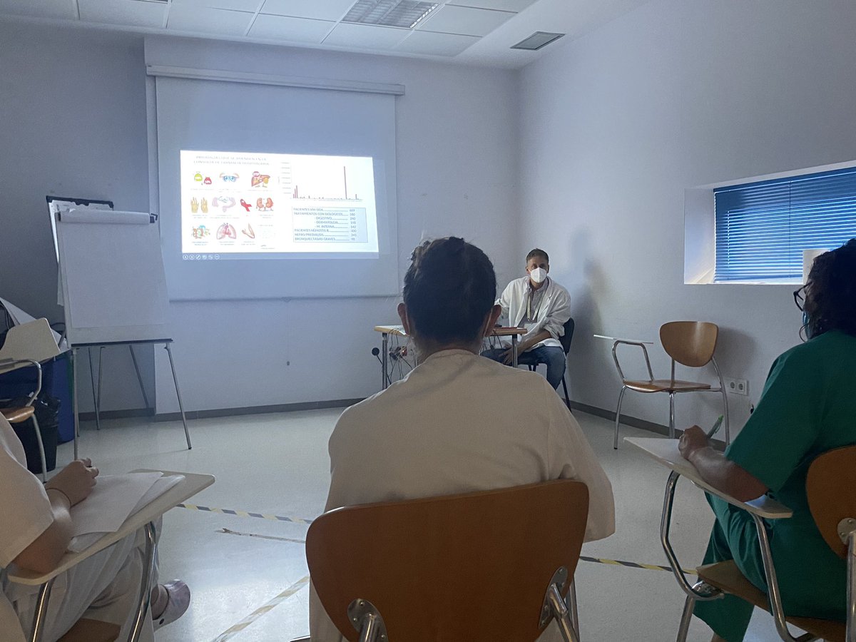 Farmacia_H_Pon's tweet photo. Hoy Segundo día de los talleres formativos de AF en Consulta para Técnicos d Farmacia con @joakiurda @doro_macv 
✅ role play incluido👌🏻 by @ignabreci 
Gracias #alumnos por vuestro interés!!! #formacionContinua https://t.co/jVHRK2chbs