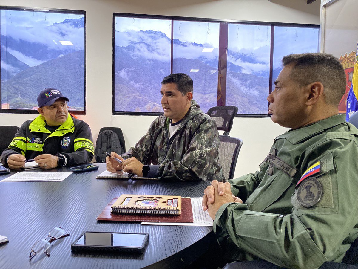 JEHYSONGUZMAN's tweet photo. El objetivo principal es la toma de decisiones oportunas que garanticen la seguridad, la integridad y el resguardo del pueblo merideño, ante la situación de las fuertes lluvias que se han originado durante las últimas horas. https://t.co/QrLGvOOYXs