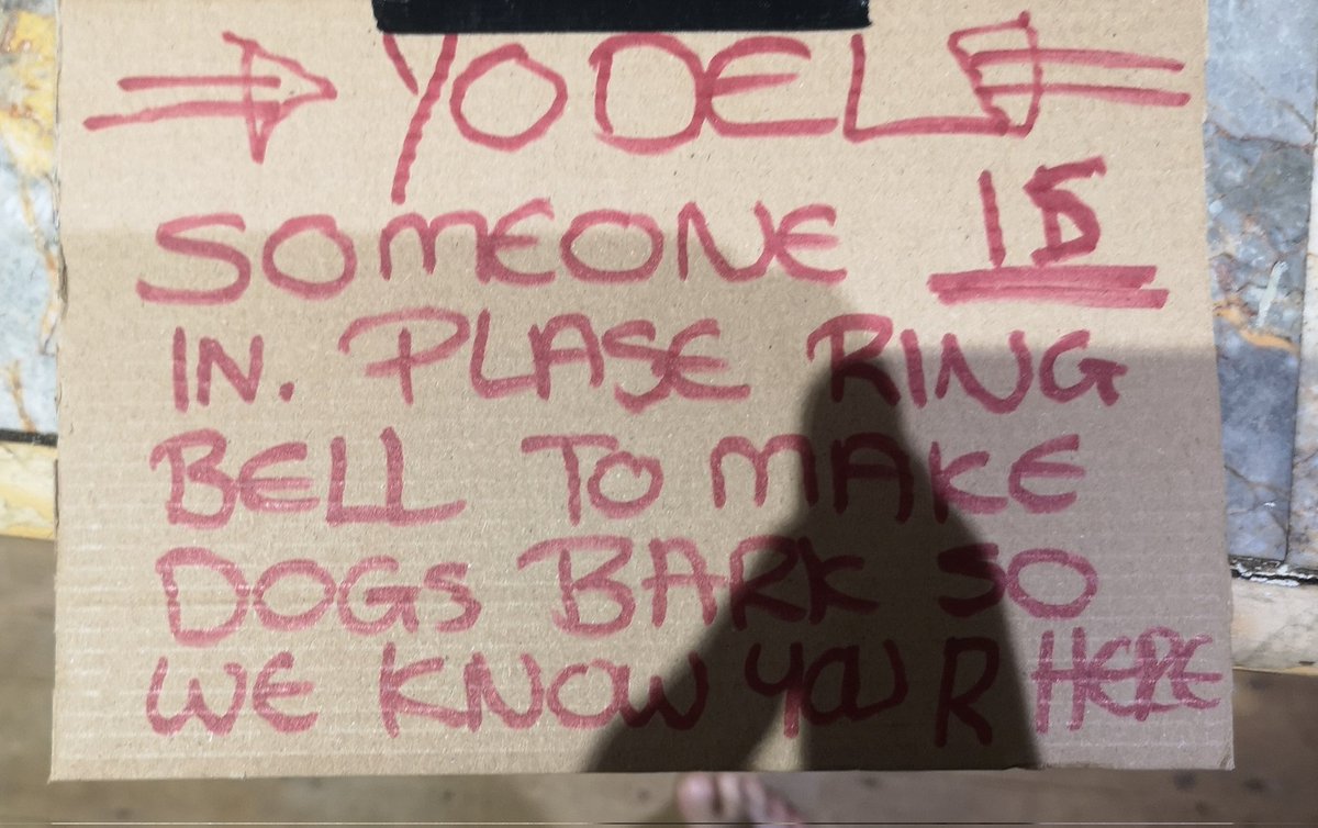 Jules77936724's tweet photo. @YodelOnline sign has been on the door since 9am.  At 12.23  you record it as a missed delivery. Can you show me the picture of my door with this sign on and tell me why your drivers can't use one of my 2 doorbells or the knocker.  JD0002210137180244 https://t.co/cdUW11iTUl