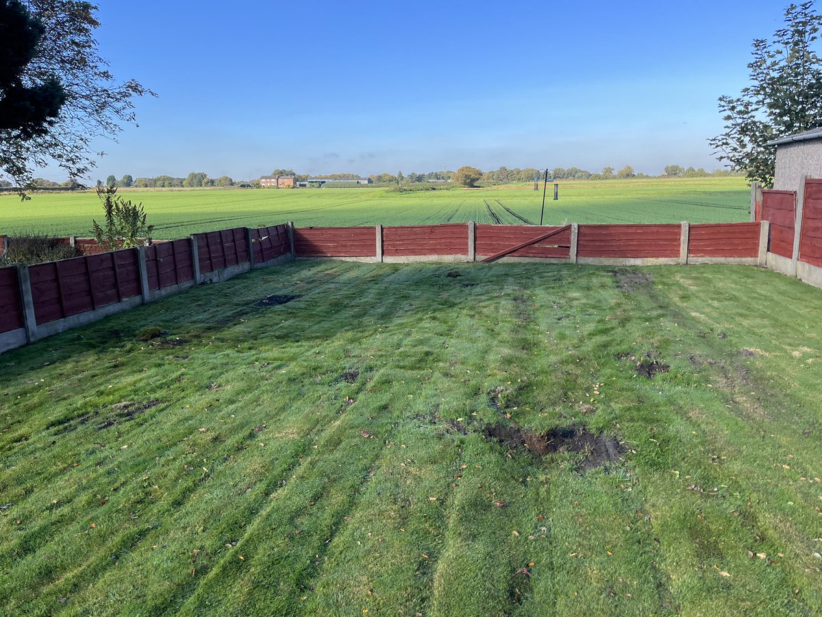 s_hayhurst's tweet photo. I was called to #irlam this morning about this customers mole issue. Mr mole had come from the field at the back on onto her lawn.
#molecatching #molecatcher #pest #pestcontrol #manchester #lancashire #northwest #rossendale #lawncare #gardening #garden #fields https://t.co/f46Ts1oAxJ
