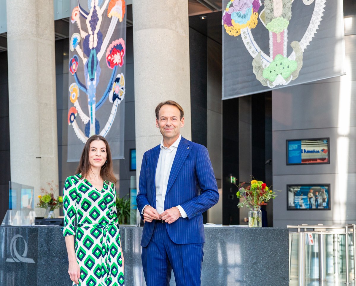 uniqagroup's tweet photo. Besucher:innen und Mitarbeitende sehen seit Anfang dieser Woche am Vorplatz und im Foyer des UNIQA Towers die Ausstellung „Celebrating Life“ der international renommierte Transmedia-Künstlerin Eva Petrič. 
Hier geht es zur Presseaussendung: https://t.co/nqQkRhPMDn https://t.co/MHAVnaLNvU