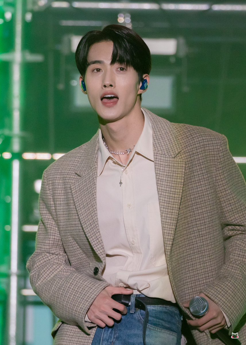 H0ris10's tweet photo. 221011 하나대전사랑 콘서트 
여원🌌

#pentagon #펜타곤 #여원 #yeoone https://t.co/Qomz9Y67hp