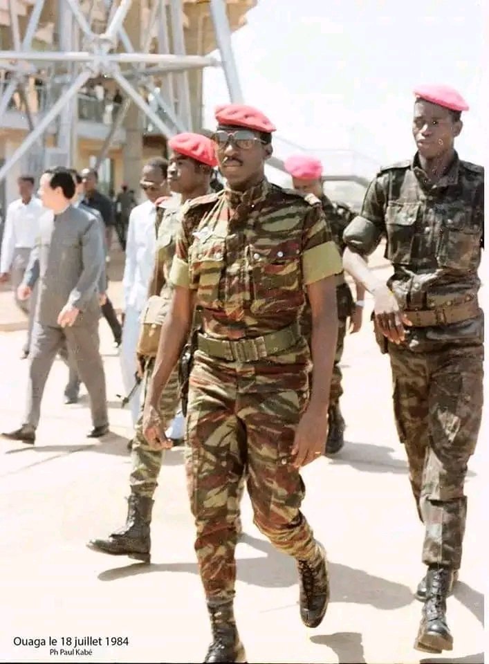 BakoWemboe's tweet photo. La bonne gouvernance a été assassiné le 15 octobre 1987. Il n'y eu qu'un seul Thomas Sankara et il a été assassiné. Le reste n'est discours et hypocrisie. 
Dans l'action personnes ne veut le ressembler... https://t.co/OPLzHTnl0u