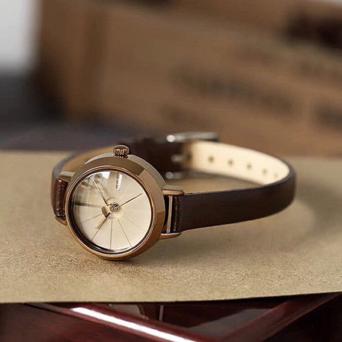 luneetoileee's tweet photo. ✨ Rekomendasi Jam Tangan Original Di Bawah 500✨

Buat yang mau tampil cantik, ngadoin temen, kadoin pacar, kadoin istri, kadoin Bundanya, atau mau samaan jam tangannya sama aku bisa coba beli yang ini. 

✨ Murah tapi tetap original ✨ https://t.co/xyjygYQ105