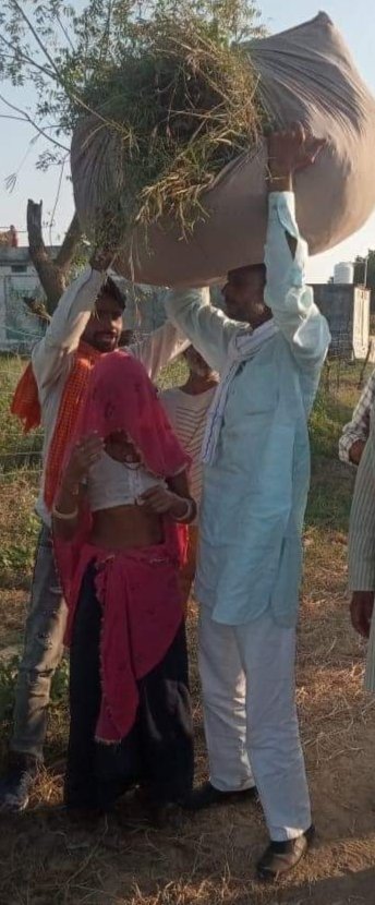 "न कोई अमीर न कोई ग़रीब। बस मानवता का रिश्ता।
हर बंधन तोड़िए, बस भारत को जोड़िए।
<a href="/bharatjodo/">Bharat Jodo</a>
#BharatJodoYatra

<a href="/RahulGandhi/">Rahul Gandhi</a> 
<a href="/OfficeOfKNath/">Kamal Nath</a> 
<a href="/digvijaya_28/">Digvijaya Singh</a>