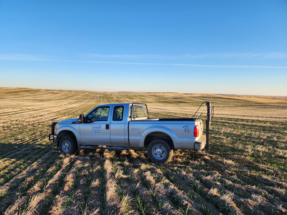 mtguy937's tweet photo. Beautiful morning for poking holes in the ground in Northern Montana!  Canada is on the horizon and is closer to me than my home.  #soilsampling #agriculture #winterwheat https://t.co/jEyknUP075