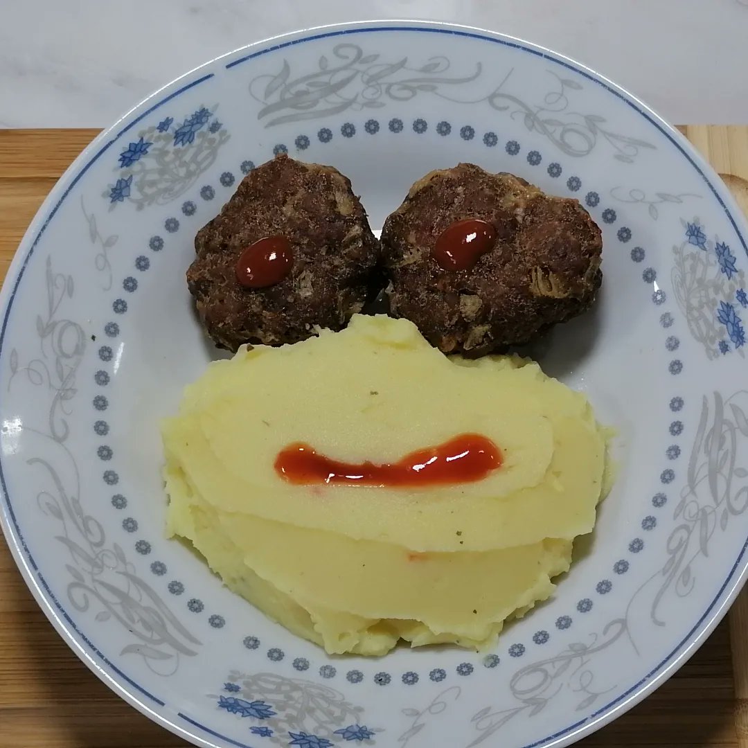 MaliSlatkis2's tweet photo. Faširt - Ćufte iz rerne

Yt link :
https://t.co/KeAFJLLxaV

#hrana #kitchen #mojakuhinja #food #konyha #kuhinja #ručak #lunchideas #ebéd #lunchrecipe #food #KITCHENKINGDOM #lunch #Lunchtime #recept #meso #meat #kofte #ćufte https://t.co/zUpyjLltSo