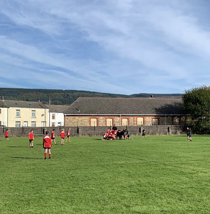 StjohnboysPE's tweet photo. Some cracking rugby from the Saints at Stadio St Johns
Some glorious Saints tries scored in the Cynon Valley ☀️☀️
Well done boys 💪💪
Big thanks @WRUHub_MACS for coming up.
Looking forward to Fridays Yr 9 game
#Saints https://t.co/zqYUuM8DUh