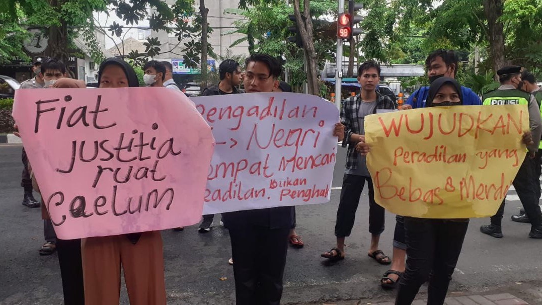 ashdaqwijaya's tweet photo. Nampaknya publik mulai membuka diri untuk objektif dalam menyikapi kasus MSAT. Memang, jika mau mencari dan mengurai satu persatu fakta yang muncul saat persidangan, orang dengan akal sehat manapun pasti bisa menangkap bahwa ini kasus fiktif. https://t.co/br0OUxaRPB