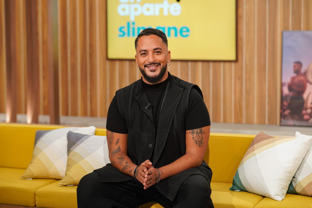 canalplus's tweet photo. Un moment doux et musical 

@Slimaneoff est l'invité de @nathalielevy57 ce soir dans #EnAparté >  https://t.co/12TLqsIarC https://t.co/eiKSWjhFR7