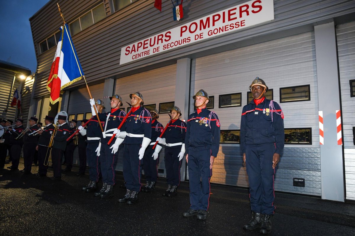 Prefet95's tweet photo. 🚒#pompiers | Passation de commandement au centre de secours de @VilleDeGonesse, en présence de Dominique Lepidi, sous-préfet de Sarcelles, de @LucStrehaiano président délégué du conseil d'administration du #SDIS95 et du colonel @LChavillon, directeur départemental du @Sdis_95 https://t.co/aeBihv31hk