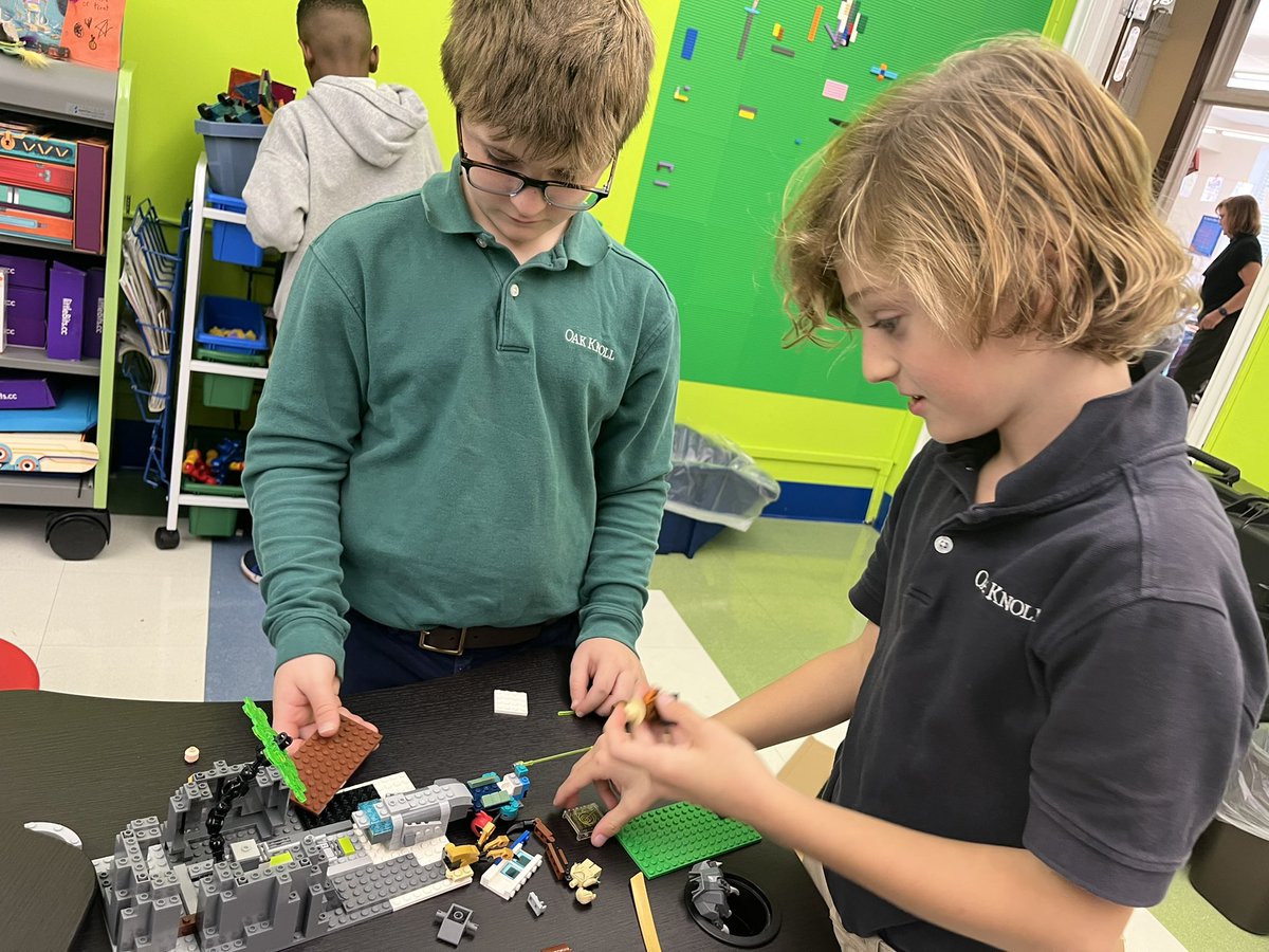 KClevering's tweet photo. #GlobalMakerDay @OakKnollSHC  it’s maker madness in the IDEAS lab https://t.co/lPqPdSCuZS