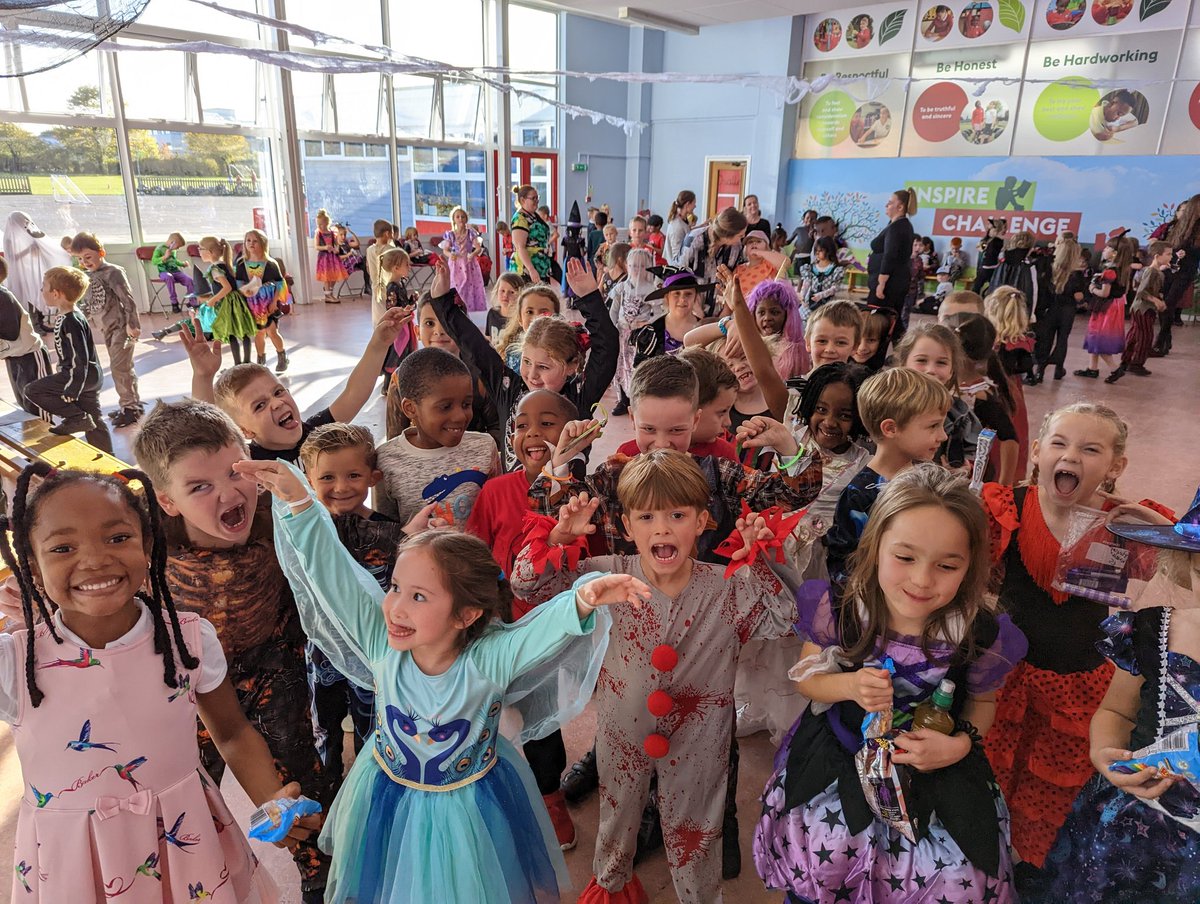 NorthlandsPri's tweet photo. KS1 Frite Nite! Lots of spooky dancers! ๐ง๐ปโ ๏ธ
#fritenite https://t.co/HmQ3CS7Zm5
