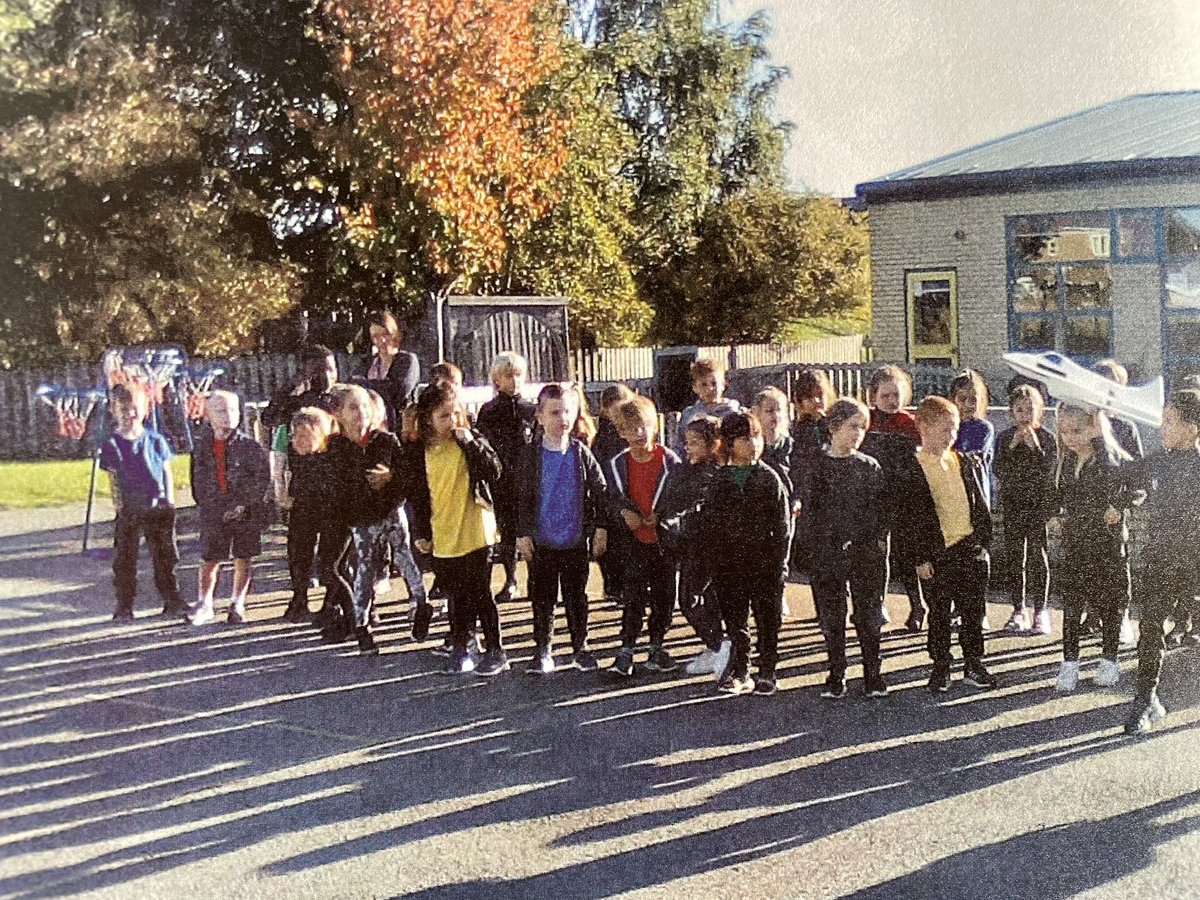 LakesideYork's tweet photo. KS1 had a brilliant morning learning about different types of planes and about the RAF. They really enjoyed flying model planes outside, trying on flying helmets and seeing a real RAF flying suit too! #lakehistory #RAF #RAF_Leeming https://t.co/KjxB1KsZkW