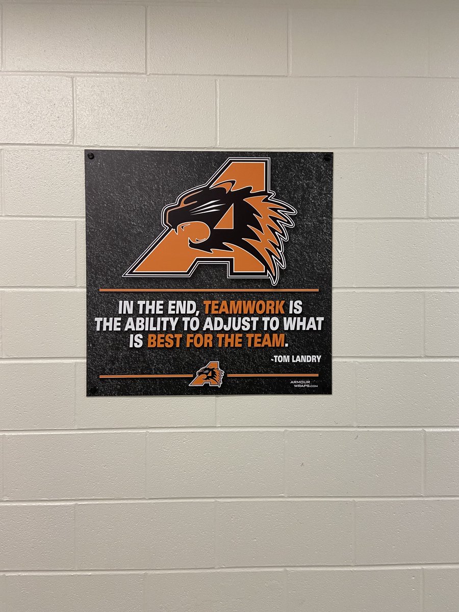 armourwrapsdfw's tweet photo. Did some #facilitysignage for @Aledo_Football @BearcatsofAledo!! Thank you for the opportunity to help with your #facilitygraphics!!! #txhsfb #schoolbranding #customgraphics #lockerroomgraphics @OfficialTHSADA @THSCAcoaches @tasanet https://t.co/AXcwJB01hL