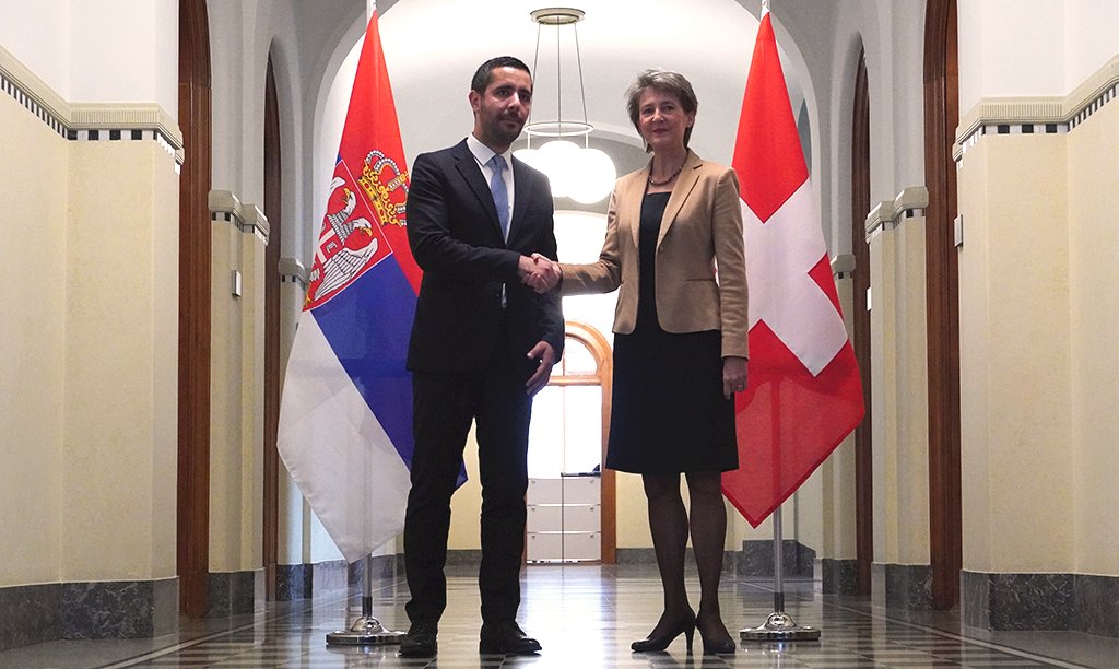 Ich habe mich heute mit dem serbischen Verkehrsminister <a href="/TomaMomirovic/">Tomislav Momirovic</a> in Bern getroffen. Unsere bilateralen Beziehungen im #Verkehrsbereich sind eng. In der Hauptstadt #Belgrad und in anderen Orten des Landes sind Schweizer Trams und Züge unterwegs.