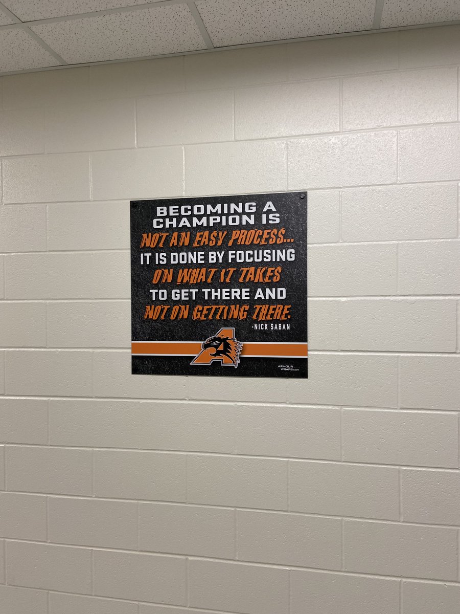armourwrapsdfw's tweet photo. Did some #facilitysignage for @Aledo_Football @BearcatsofAledo!! Thank you for the opportunity to help with your #facilitygraphics!!! #txhsfb #schoolbranding #customgraphics #lockerroomgraphics @OfficialTHSADA @THSCAcoaches @tasanet https://t.co/AXcwJB01hL
