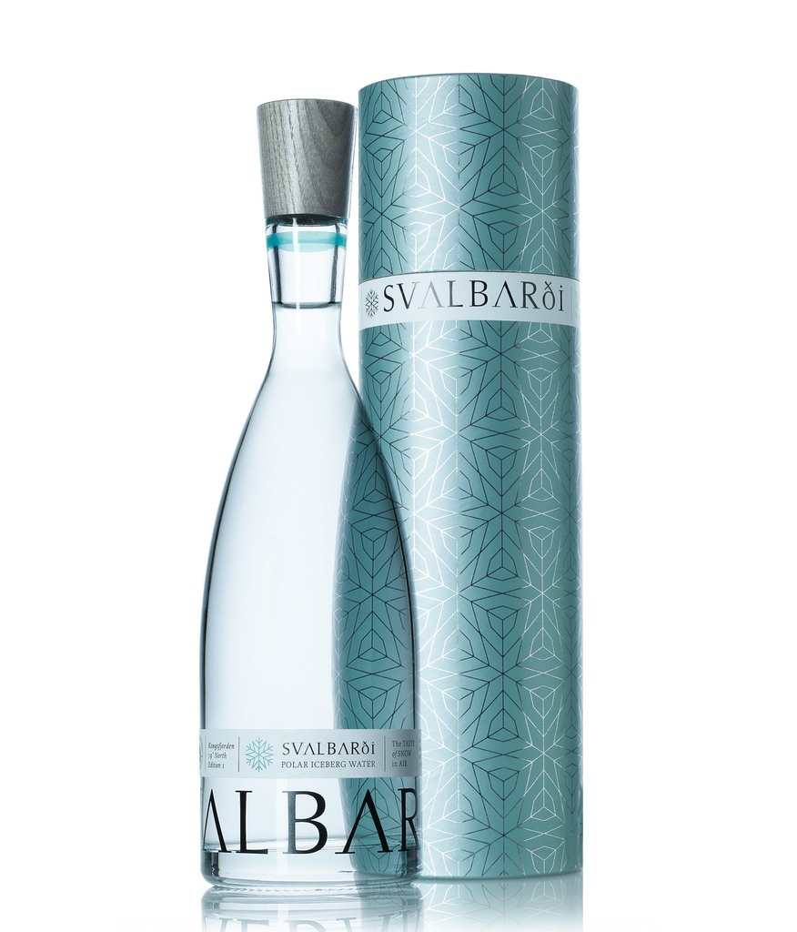 Svalbarði, the sleek and elegant Taste of Snow in Air. Winner of 21 international design and taste awards. #carbonnegative to help save 100kg of arctic ice per bottle
#finewater #awardwinning #glassbottle #premiumwater #naturalwater #ecoluxury #finedining #arcticwater #iceberg