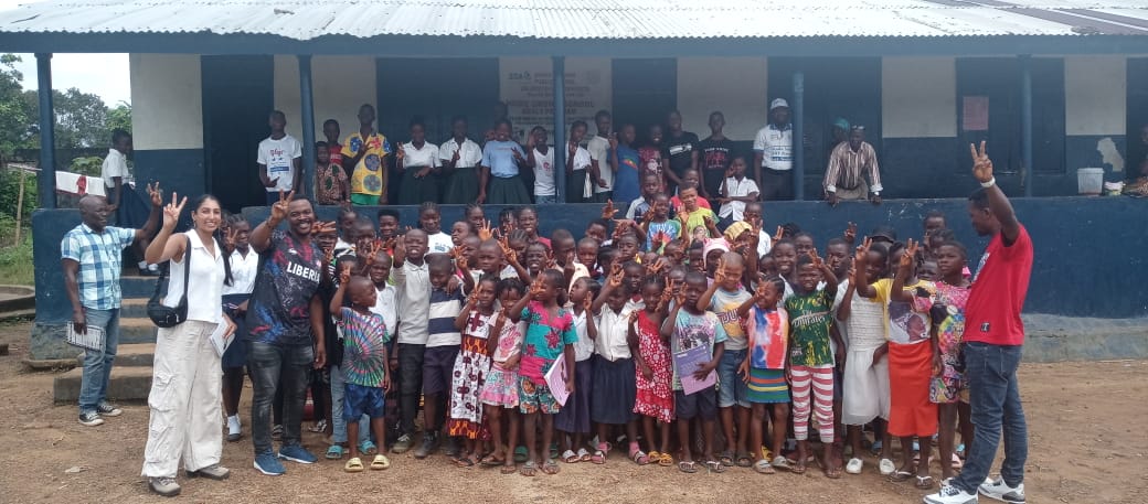 StreetChildLib's tweet photo. A pleasure to see so many children in attendance at Facia Kromah Public School in Margibi ✌️ https://t.co/xtIEPMceTj