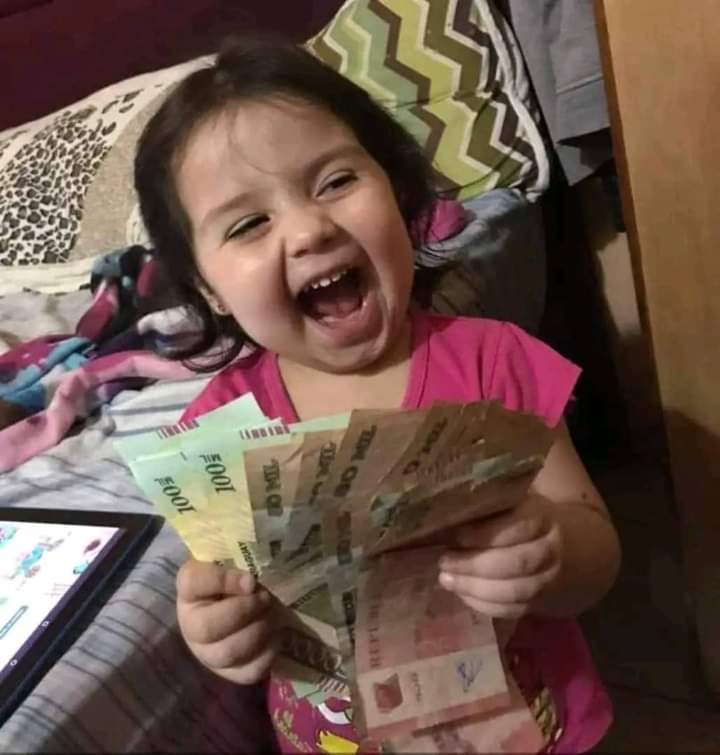 "La plata no compra la felicidad"

Yo con plata: