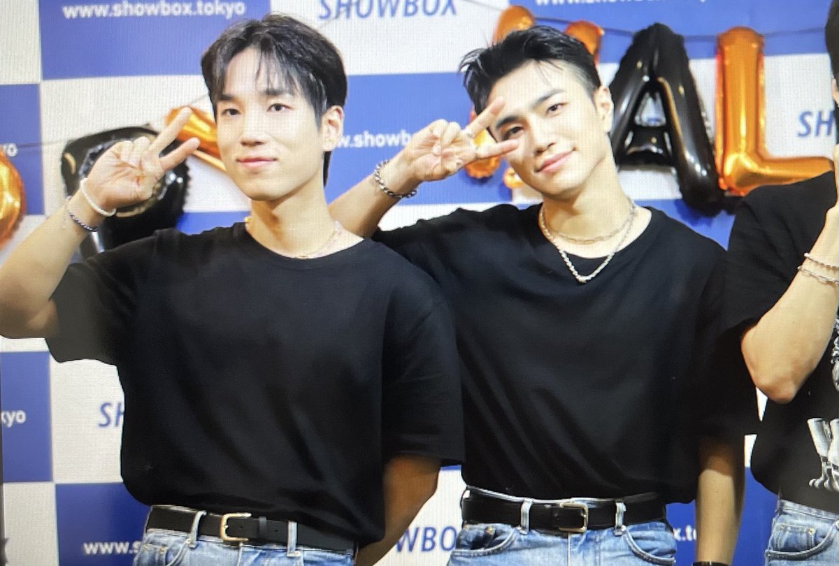 hwanda__0115's tweet photo. 221018.  SHOWBOX  [프리뷰]

싱크로✌️

#VANNER #배너 #ベナー
#태환 #환환
@VANNER_JP @VannerOfficial https://t.co/CagpCiYEZE