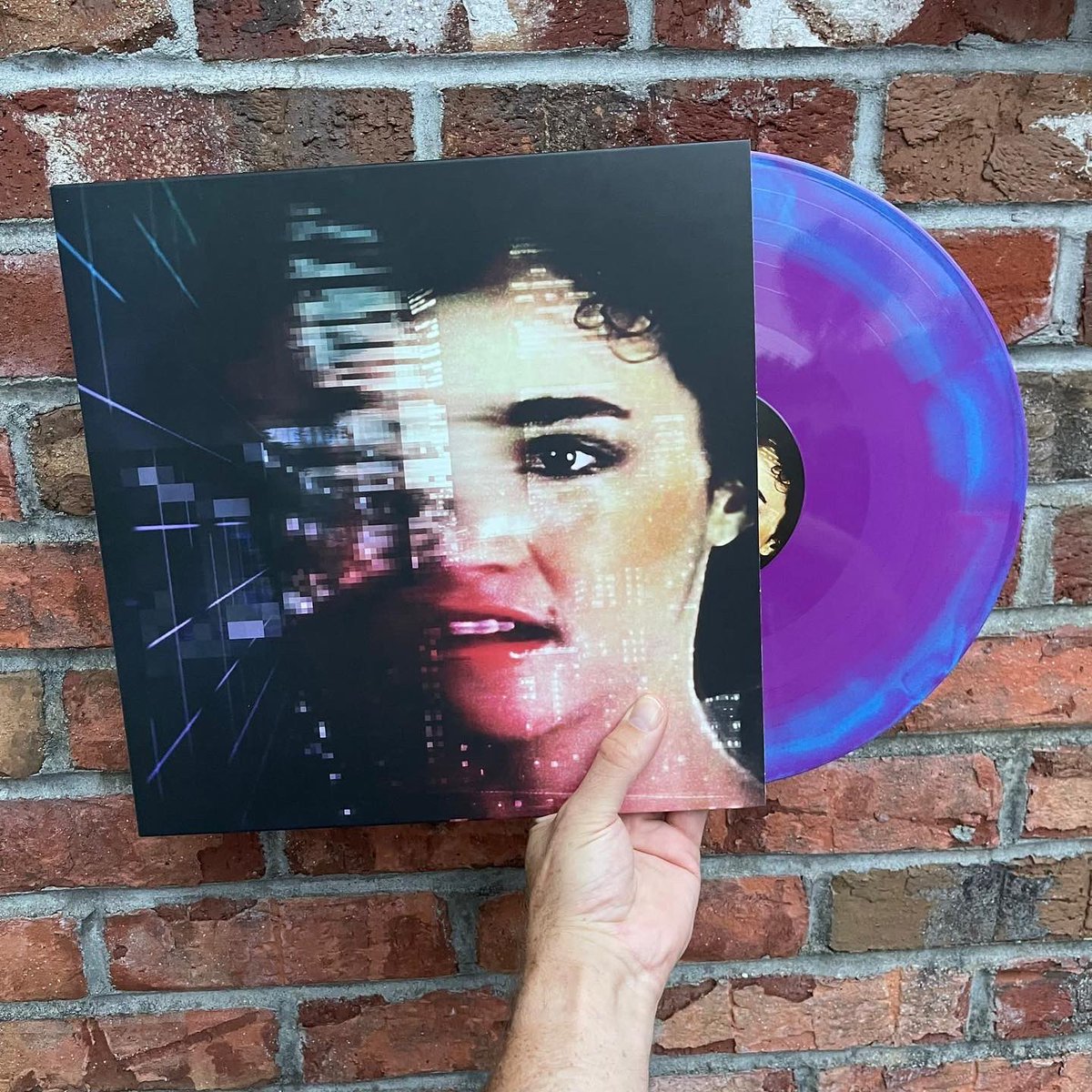 MyPetFlamingoUK's tweet photo. This Friday:
‘Digital Despair’ by @TUPPERWAVEMUSIC on vinyl 🙌
2 variants available:
- double splatter on clear vinyl (Clwb Fflamingo exclusive) 100 copies
- a-side/b-side effect vinyl, 200 copies
Stay tuned for more info…
https://t.co/eSToGDaFEa
#tupperwave #vinyl https://t.co/D0X6ZZkGDF