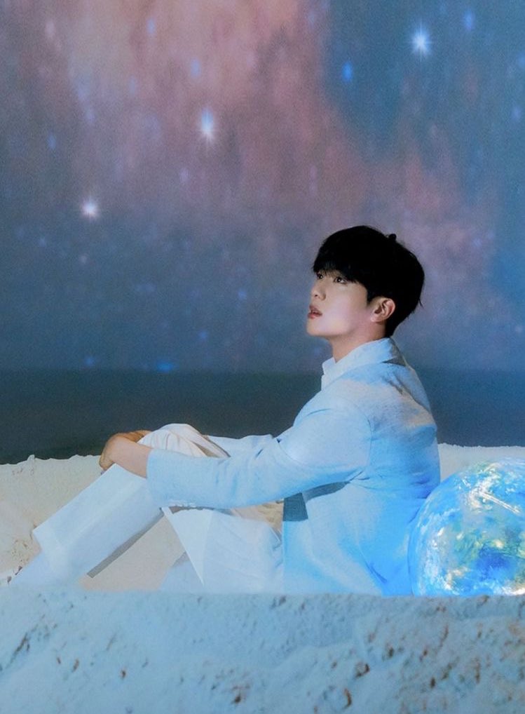 jin pics 🧑🏻‍🚀 tweet media