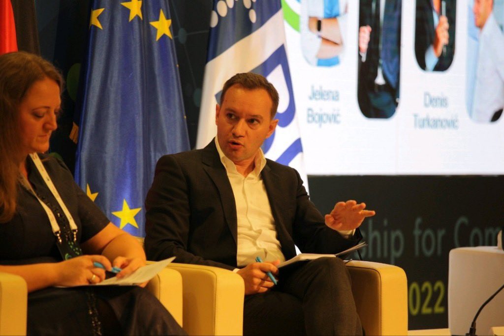 albanzogaj's tweet photo. Nรซ Dubrovnik, pรซrfaqรซsova Kryeqytetin, dhe prezantova projektet e digjitalizimit qรซ kemi filluar e qรซ kemi nรซ plan!
Prishtina praktike.
#kryeqyteti #smartcity #coredays https://t.co/FgUNVm0AHs