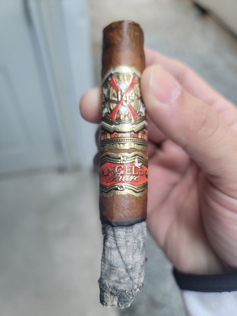 Largent001's tweet photo. @Not_That_JB @DaRooster7 @TNHerfin @Mike_W_Simpson @JCNewmanCigars @IBCROOTBEER1919 @littlebillie @deplorable1nc @69UILTAZ @ChefJayTheBear1 @csb329 @MFC_182 @_Xuk_ @Midwest_Cigars @TheSilverLeo @Shagrax5 @RChichuk @funkysmack I'm telling you guys, if you haven't tried these before save up some pennies and get some, just amazing! #AngelShare #OpusX #RBCC https://t.co/ukc5fBuFal