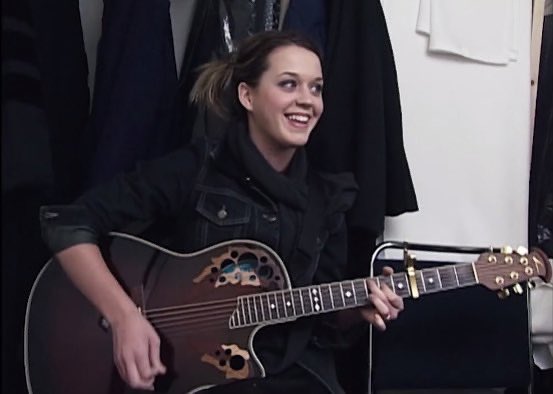 chiaraahudson's tweet photo. @katyperry @ThomasRhett I’ve been playing my guitar singing them covers in an empty room🥹🤍 https://t.co/YraeZhUFfH