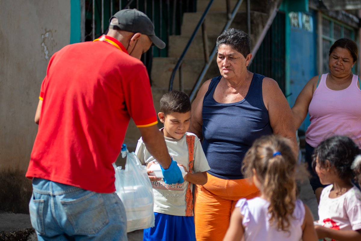 “The rain was very intense. When we lost power people started screaming that the river had broken its banks.” Miguel—a Tejerías local—is volunteering with WCK to distribute meals to families that lost homes when tropical storm Julia caused landslides in the Venezuelan city.