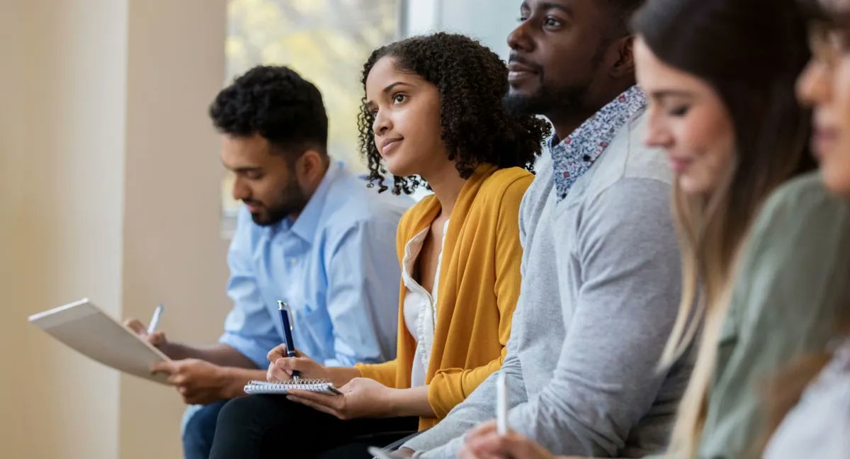 Hiring freezes are still occurring — even as many positions continue to go unfilled. Discover the role flexible work is playing as organizations focus on retaining top employees. buff.ly/3LSrVP3