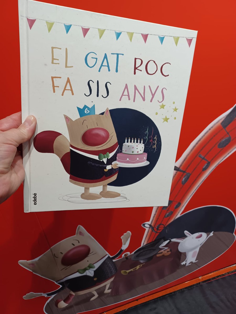 JordiCervera's tweet photo. El gat Roc celebra els 6 anys a Frankfurt, tu els pots celebrar a la teva llibreria de capçalera! @MartaPalomaresI @GRUPOEDEBE @NuriaCollillust https://t.co/5fVXaeybDn