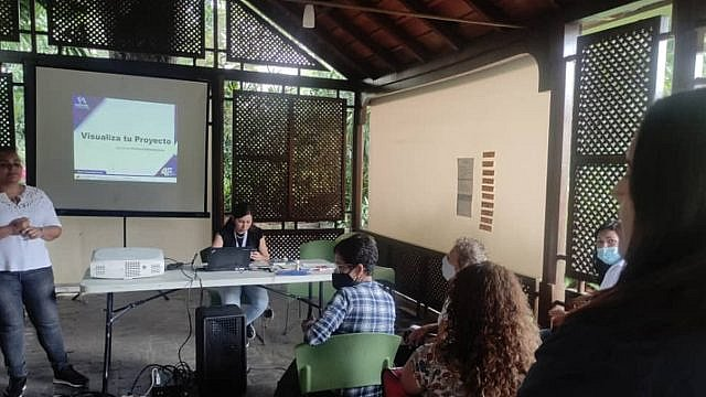 minecofinanzas's tweet photo. #VenezuelaEmprendedora || @FONPYME_VE realiza taller formativo para emprendedoras de #Caracas junto a #Sinolan. 

#19Oct

Más información aquí: https://t.co/yeBAMiqsl9 https://t.co/0zGCZ1tX8R