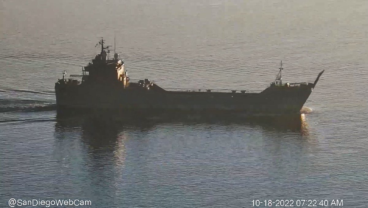 WarshipCam's tweet photo. USAV General Brehon B. Somervell (LSV3) General Frank S. Besson-class logistics support vessel leaving San Diego - October 18, 2022 #usavgeneralbrehonbsomervell #lsv3 https://t.co/9ONuTCinJt