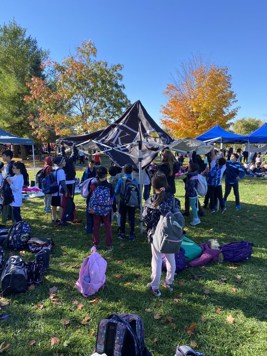 Setting up the tent at Cross Country @OCEAA_Athletics , thanks <a href="/newhalfmoonbay/">Halfmoonbay</a> for the loan. Proud of our Shingwàkons students. Thanks Mme deHoog for coaching.