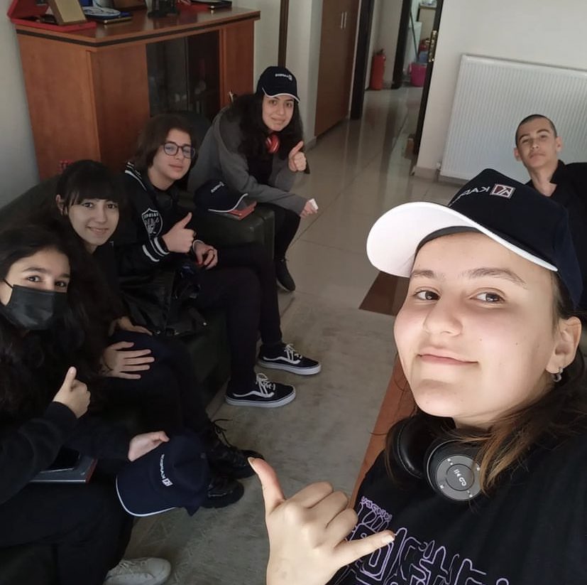 neoveritas_'s tweet photo. Bugün takımımızı tanıtma amacıyla yaptığımız sunumda bizi ağırladıkları ve desteklerini gösterdikleri için Madser Team'e çok teşekkür ederiz. https://t.co/2dlmZIPr5N