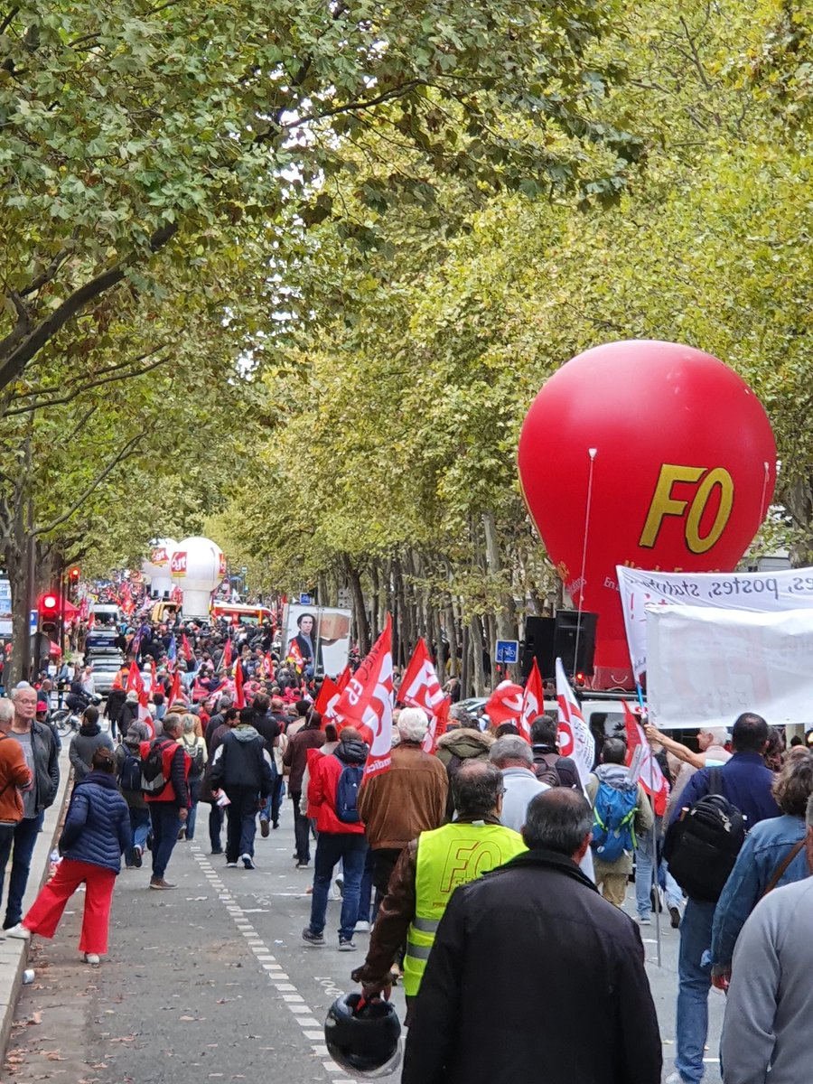 FOPSARETAIL's tweet photo. Manifestation réussie ✊️
Le culte est avec nous ✊️
#Salaires
#Superprofits
@FOPSARETAIL 
@FO_Stellantis 
@fedefometaux
@udFO75 https://t.co/xlTU5norE9