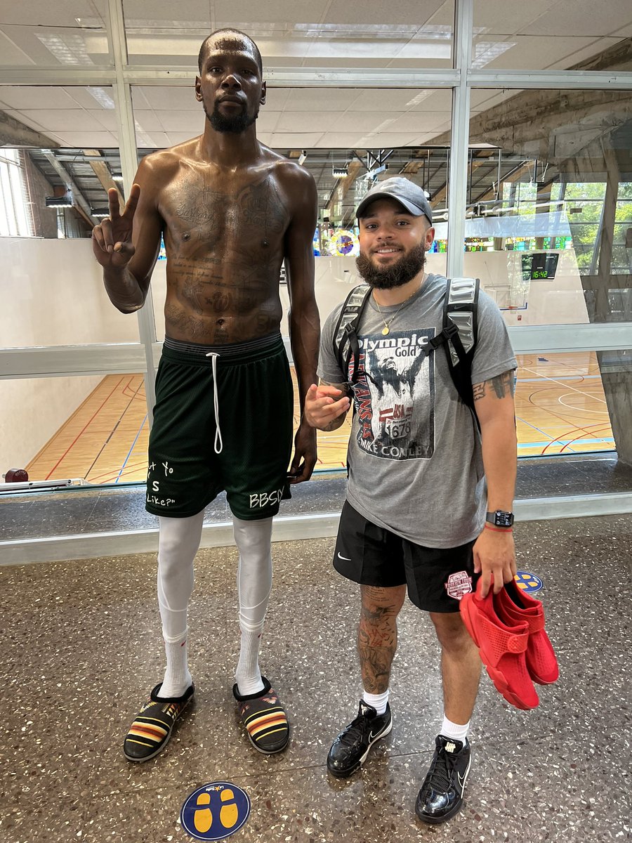 tymchone99's tweet photo. nba season starts tonight and this summer i had the pleasure helping these two. it shows in the work why these two have been mvps and won scoring titles — @KDTrey5 @JHarden13 https://t.co/1BdTAG15In