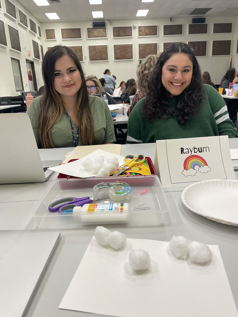 leannekodabeau's tweet photo. Science training and art!!! #rocketpride @Rockets120  @McAllenISD #science @ScienceMISD https://t.co/5MbkS2Lwps